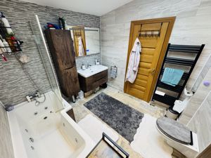 Photo 19- click for photo gallery